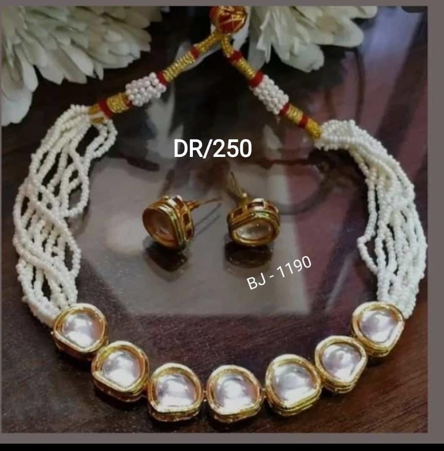 Single line kundan pearl choker