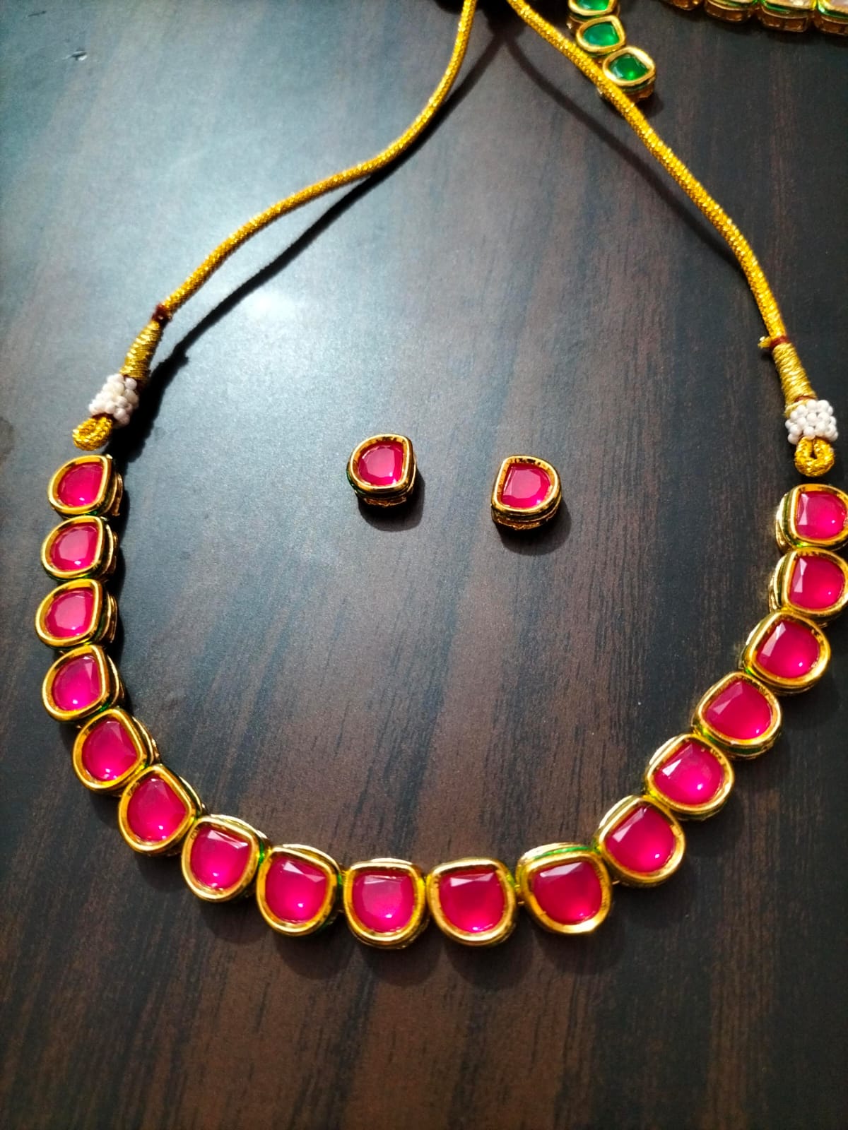 Single line kundan neckpiece
