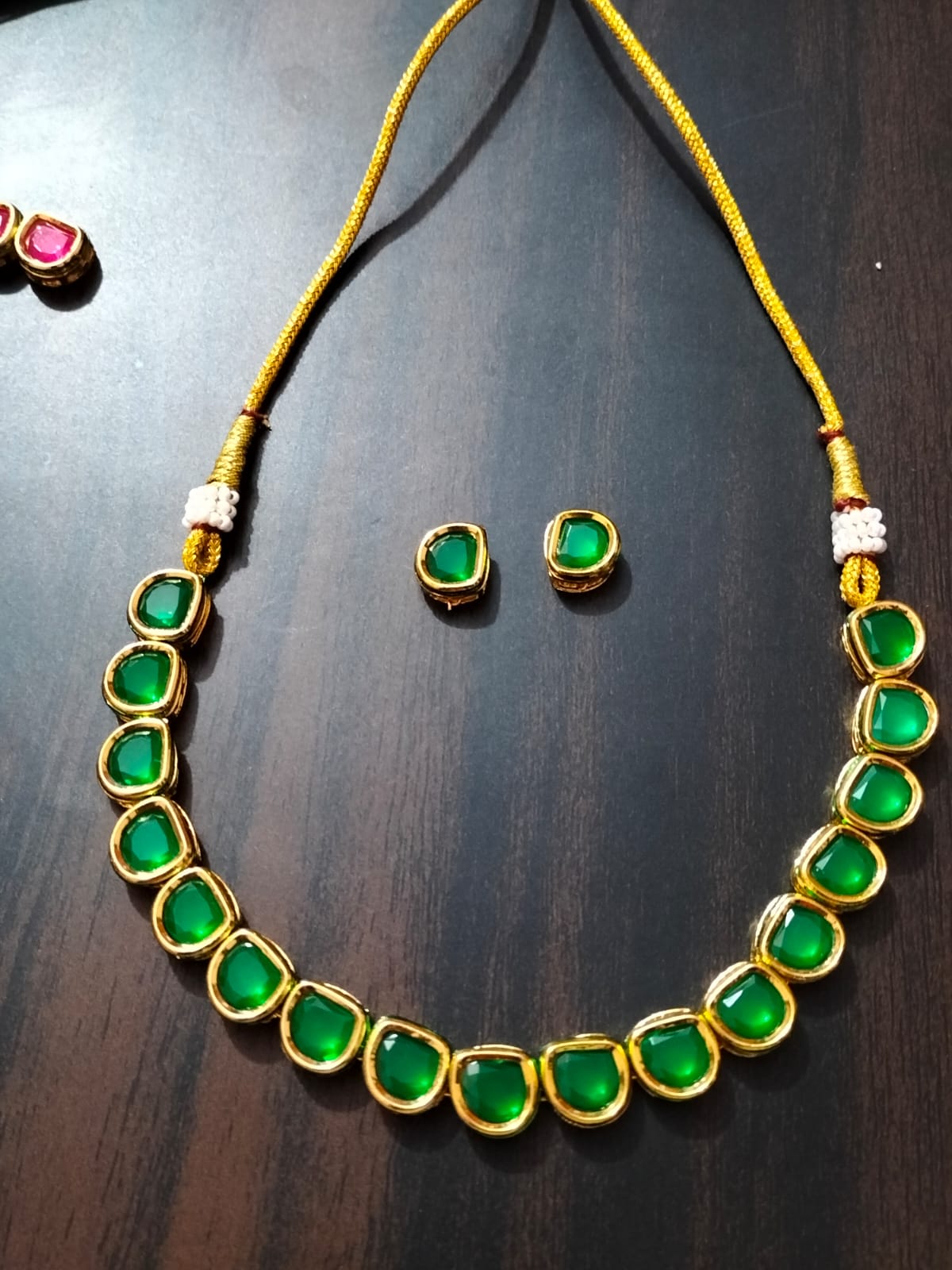 Single line kundan neckpiece