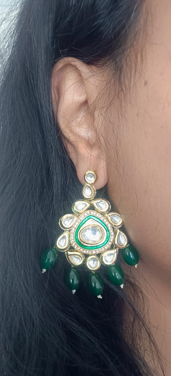 Kundan Emrald green neckpiece