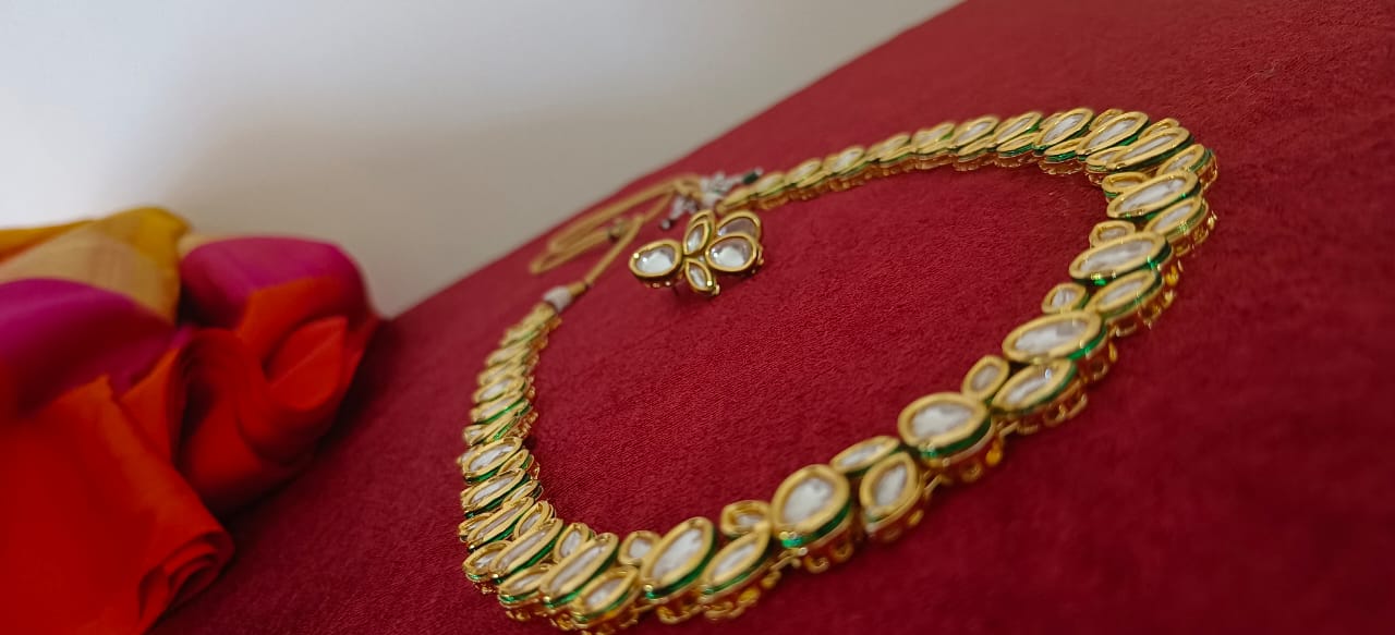 Kundan single line long haar