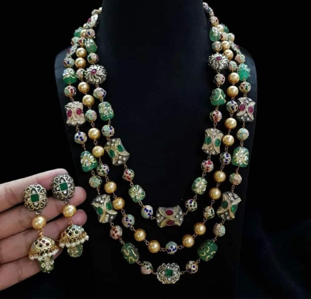 Golden entic mala