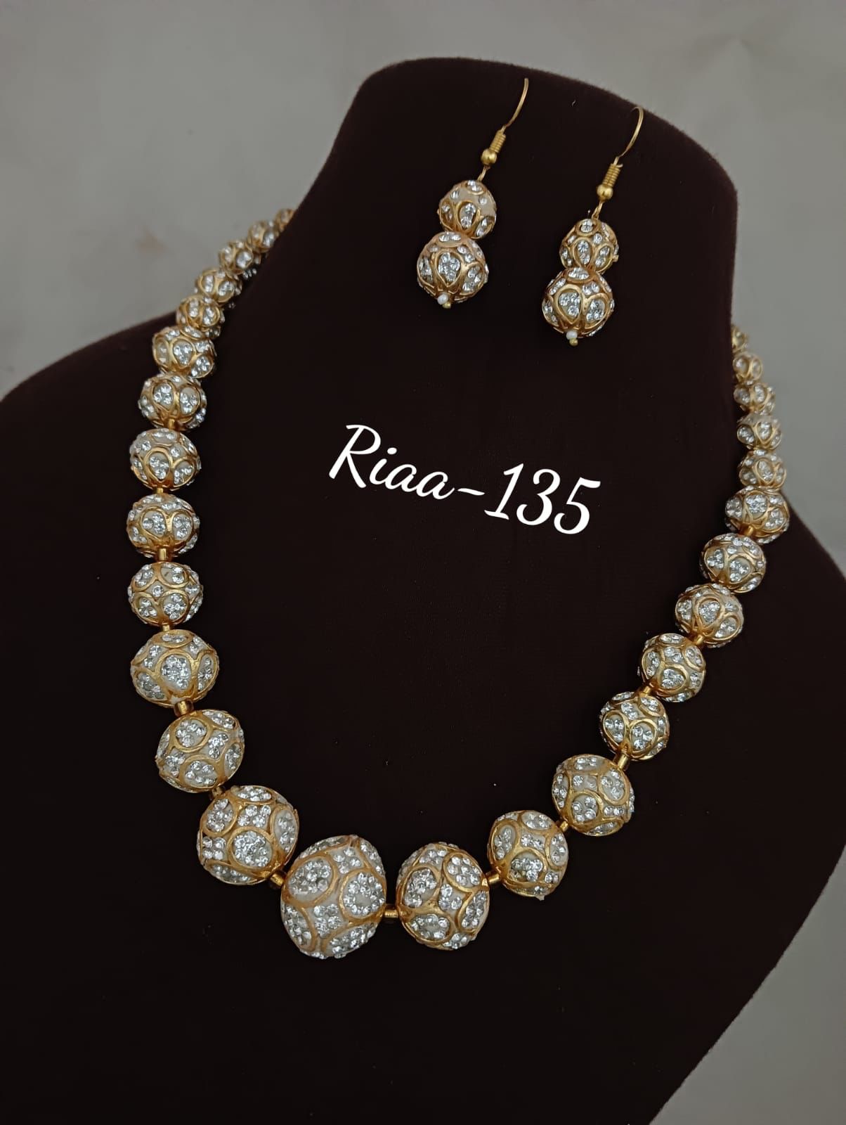 Golden entic mala