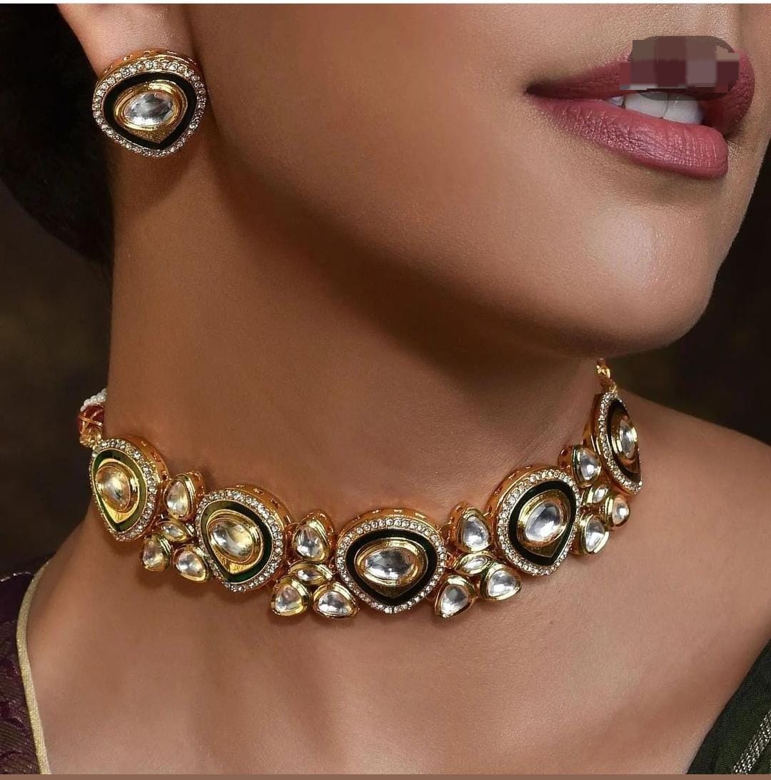 A Kundan meenakari choker neckpiece