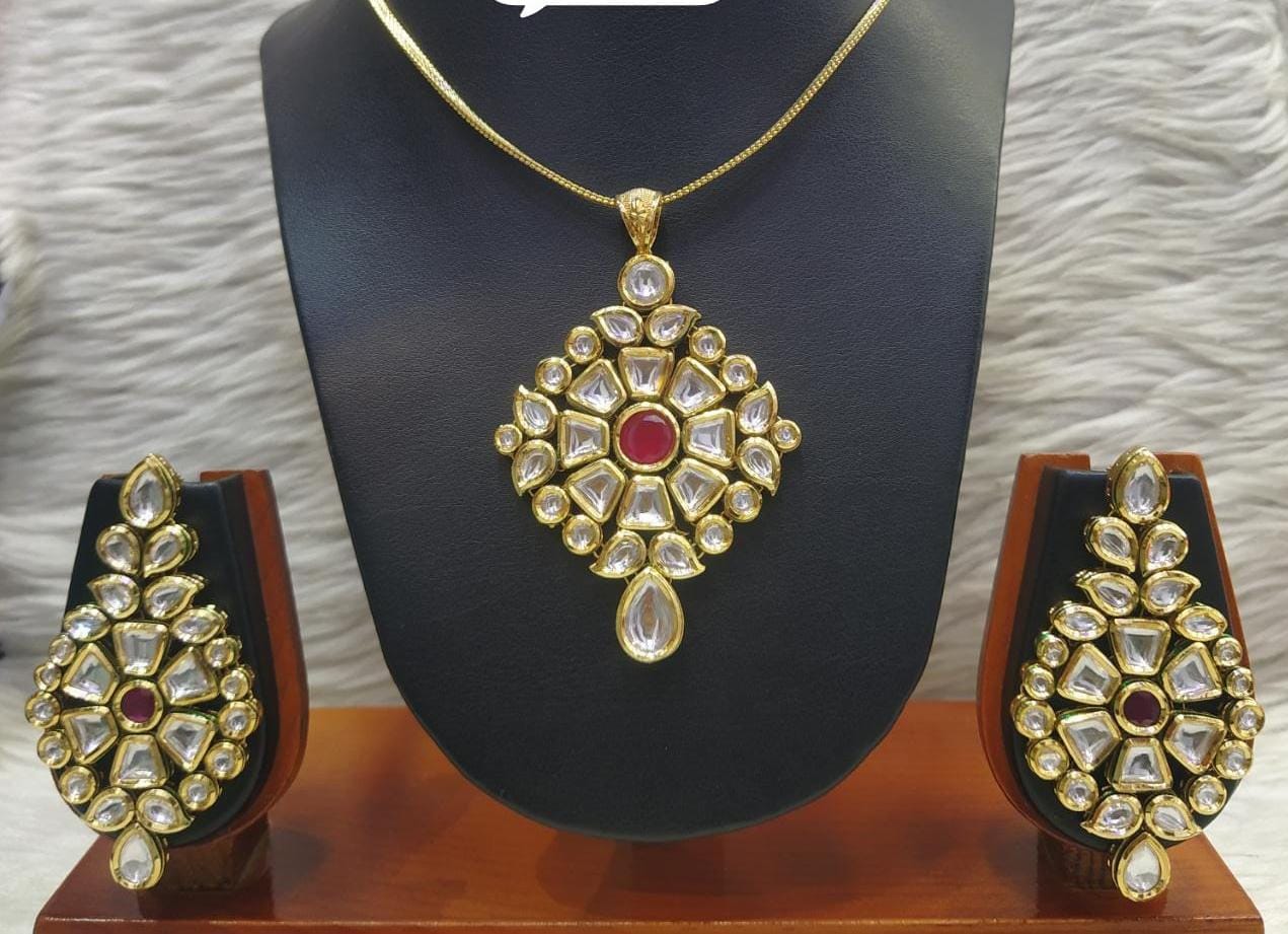 Kundan pandent set