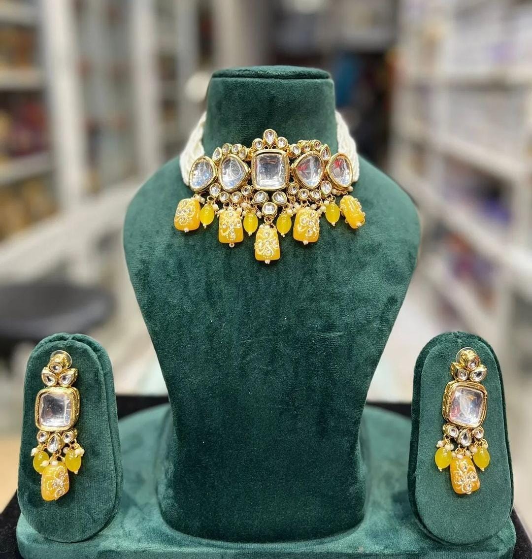Kundan choker with tanjore beads