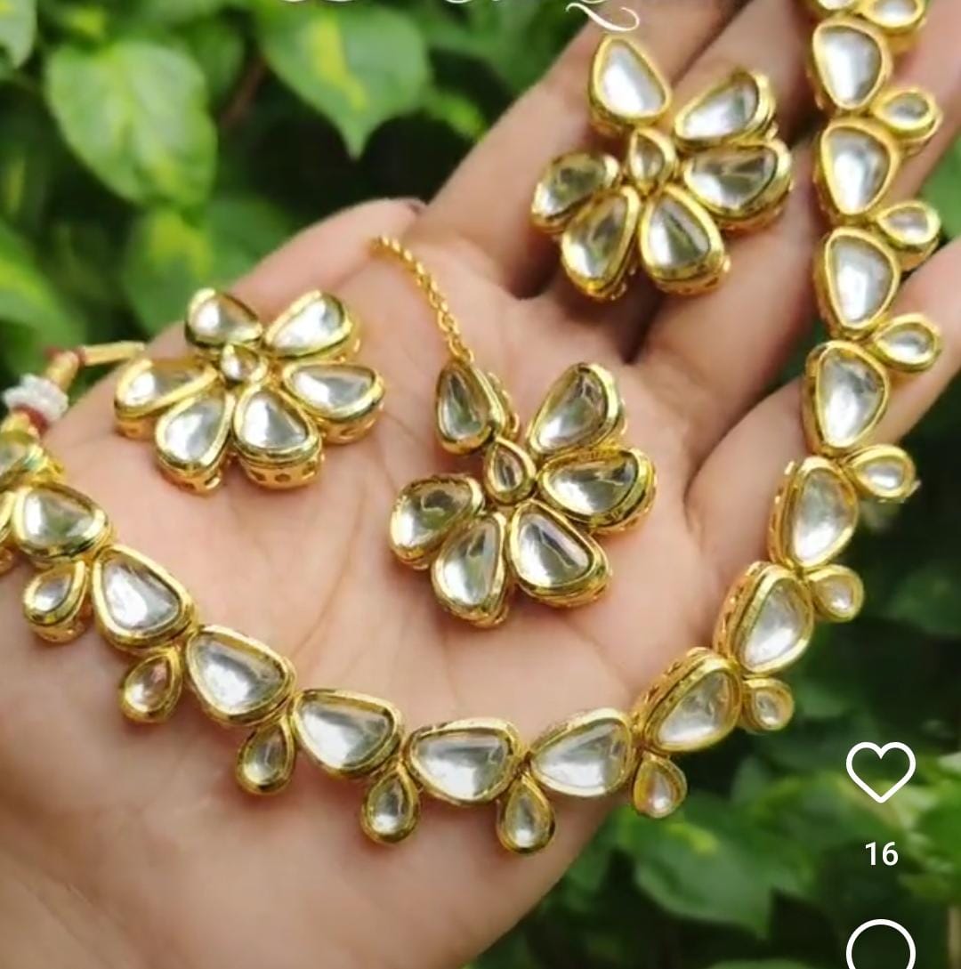 Kundan flower maangtika set