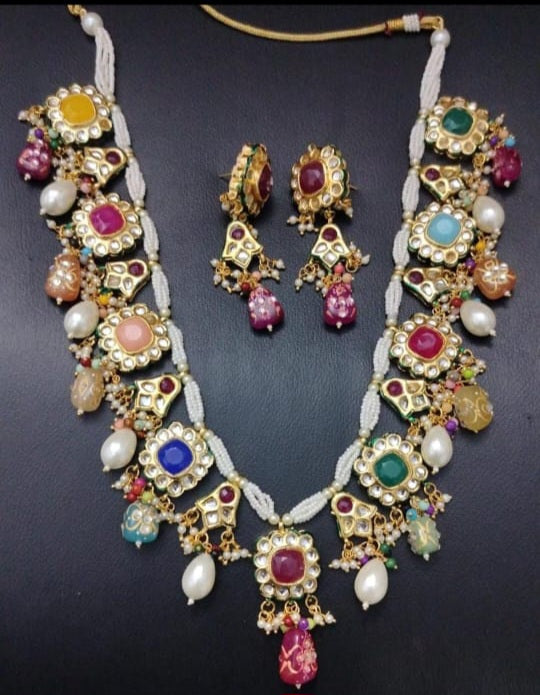 Kundaan Navratna neckpiece