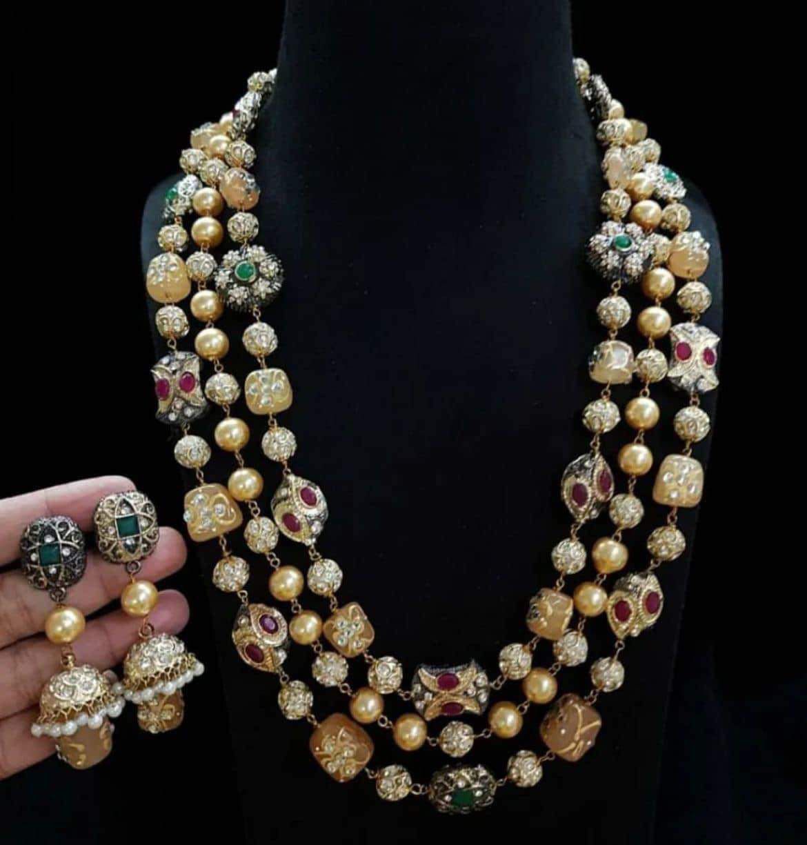 Golden entic mala