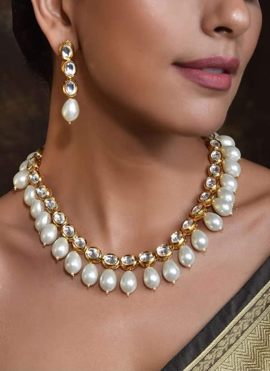 Kundan pearl neckpiece