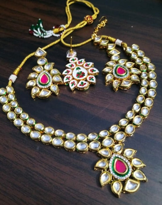 Kundan meenakari maangtika set