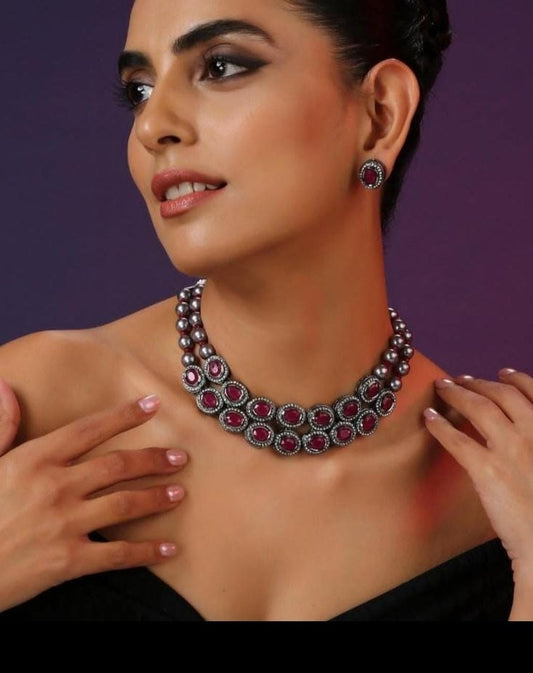 Black polish kundan pearl neckpiece
