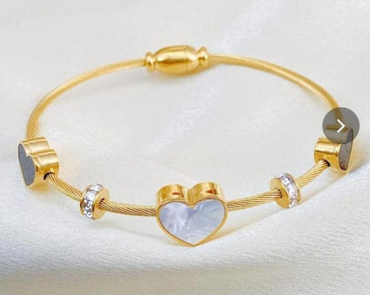 heart shape black and white brasslet