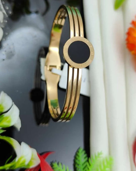 black round stone brasslet