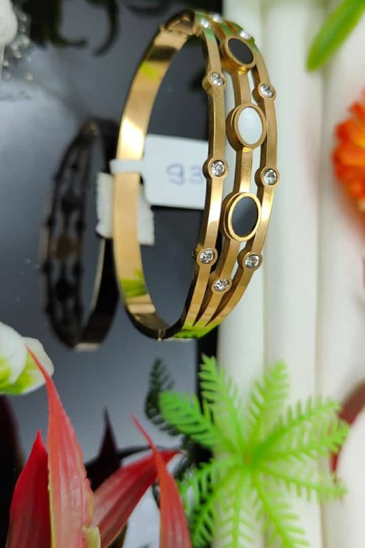 Classy stone studded brasslet