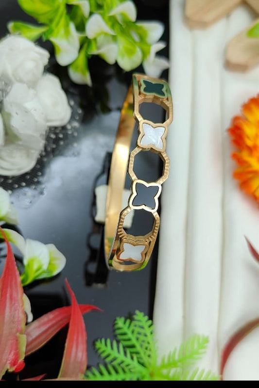 black round stone brasslet